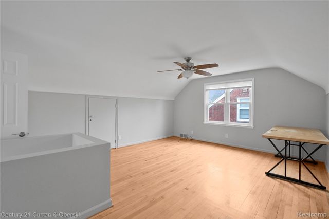 1809 Kingsbury Avenue, Dearborn, MI 48128