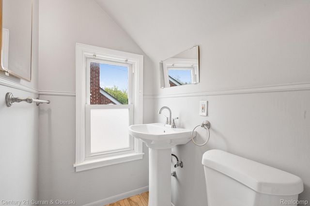 1809 Kingsbury Avenue, Dearborn, MI 48128