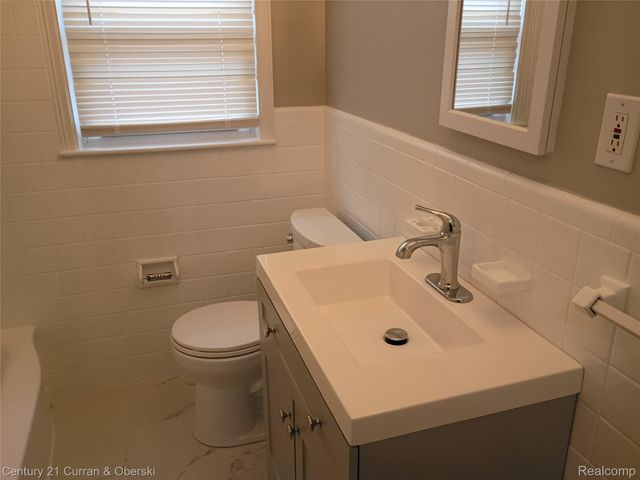 1809 Kingsbury Avenue, Dearborn, MI 48128