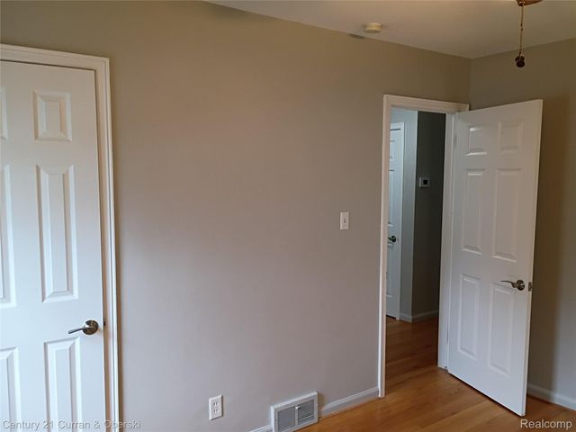 1809 Kingsbury Avenue, Dearborn, MI 48128