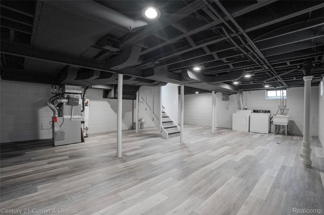 1809 Kingsbury Avenue, Dearborn, MI 48128