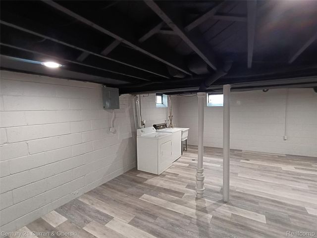 1809 Kingsbury Avenue, Dearborn, MI 48128