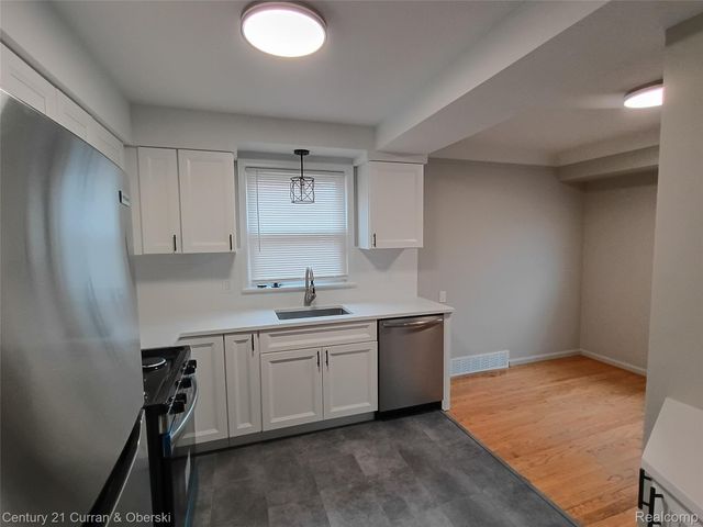 1809 Kingsbury Avenue, Dearborn, MI 48128