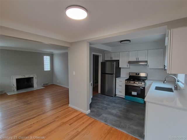 1809 Kingsbury Avenue, Dearborn, MI 48128