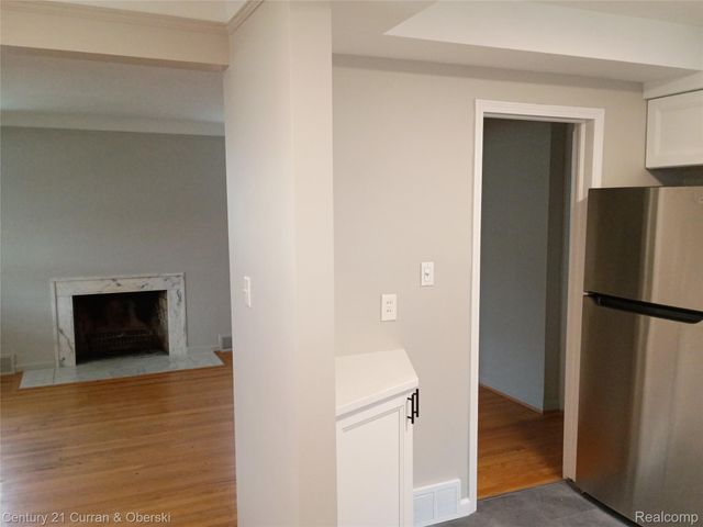 1809 Kingsbury Avenue, Dearborn, MI 48128