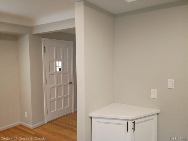 1809 Kingsbury Avenue, Dearborn, MI 48128