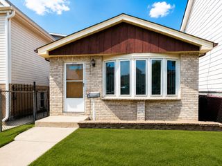 5708 W 64th Place, Chicago, IL 60638