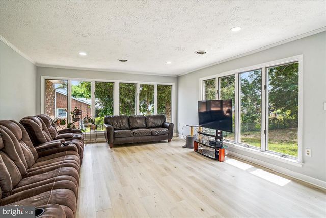 702 MIDWAY DR, Frederick, MD 21701