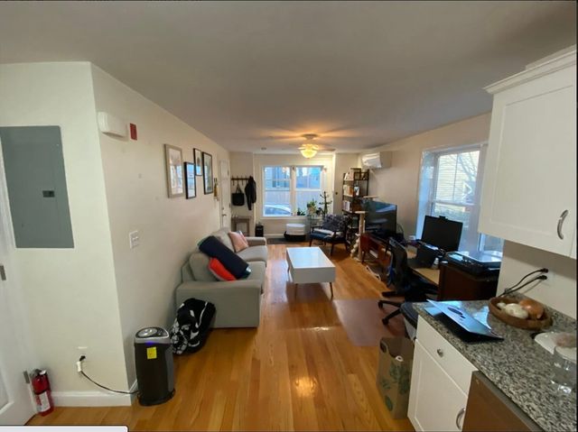 24 Beacon Pl 3, Somerville, MA 02143
