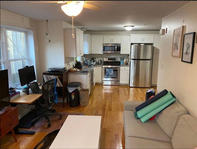 24 Beacon Pl 3, Somerville, MA 02143
