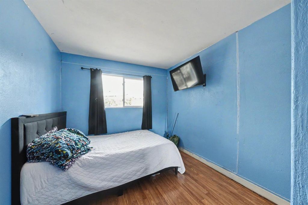 Image 14 of property listing at 2673 S Tupman, Fresno, CA 93706
