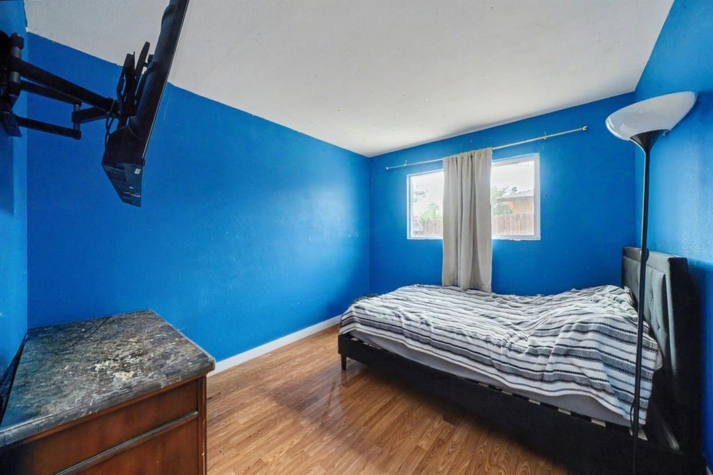 Image 16 of property listing at 2673 S Tupman, Fresno, CA 93706