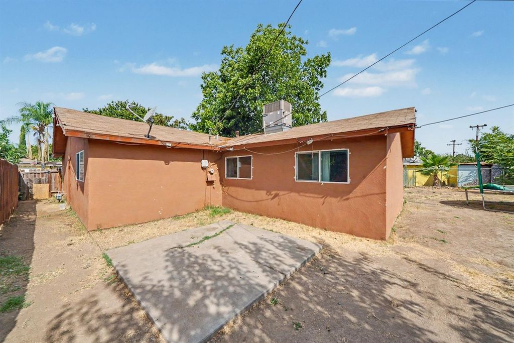 Image 18 of property listing at 2673 S Tupman, Fresno, CA 93706