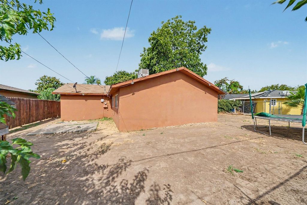 Image 19 of property listing at 2673 S Tupman, Fresno, CA 93706