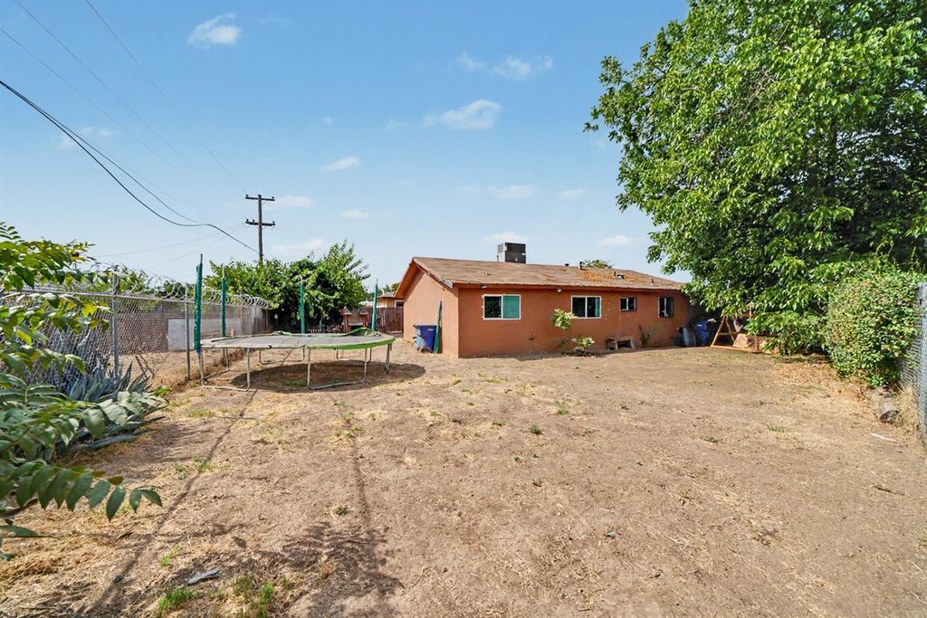Image 20 of property listing at 2673 S Tupman, Fresno, CA 93706