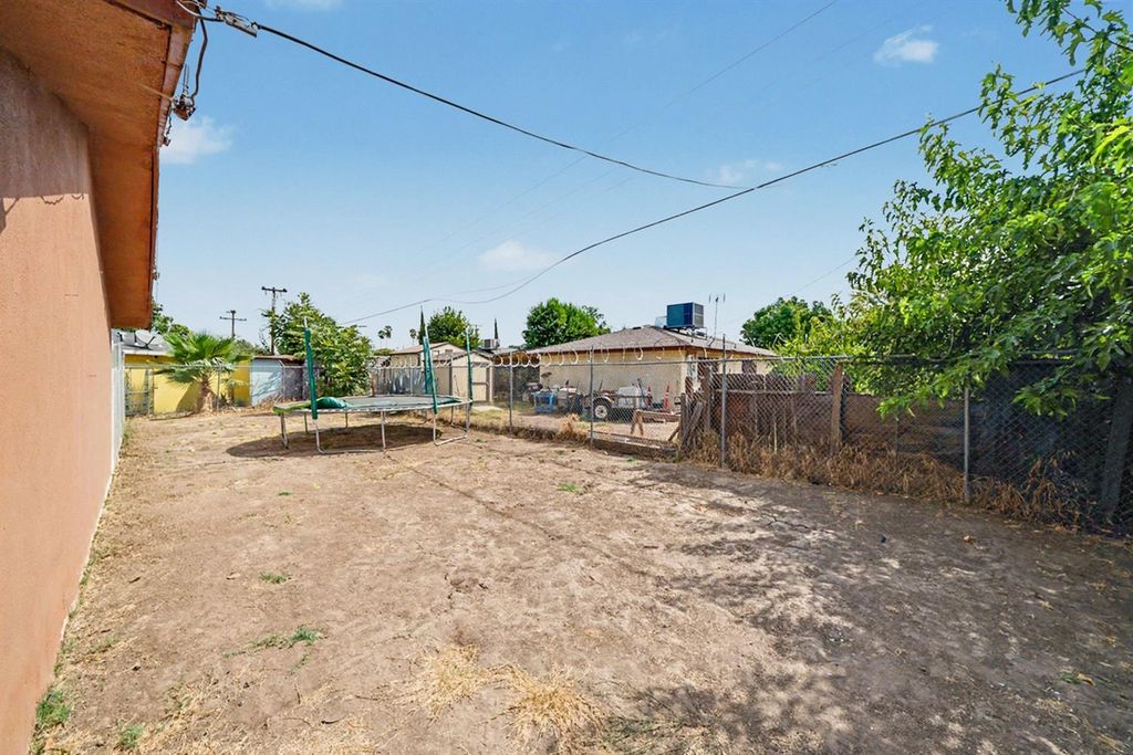 Image 21 of property listing at 2673 S Tupman, Fresno, CA 93706