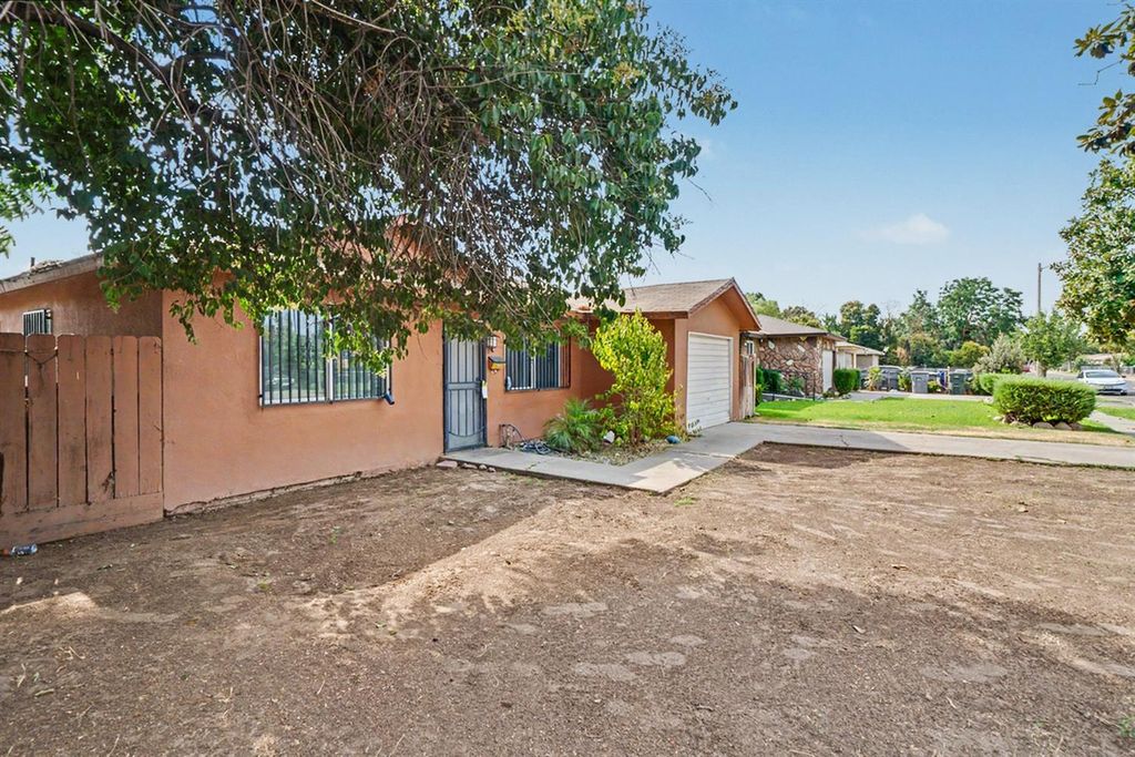 Image 9 of property listing at 2673 S Tupman, Fresno, CA 93706