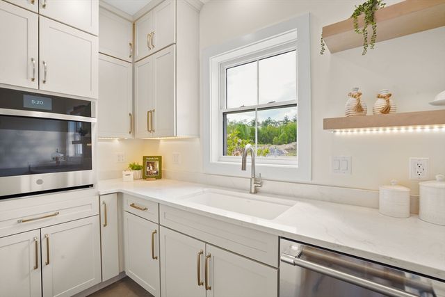 32 Colby Farm Rd, Chester, NH 03036