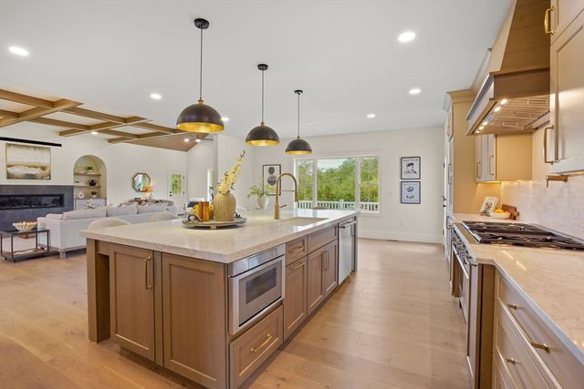 32 Colby Farm Rd, Chester, NH 03036