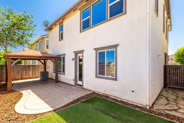 9733 Tribeca Dr, Sacramento, CA 95829