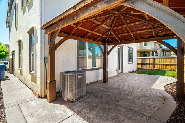 9733 Tribeca Dr, Sacramento, CA 95829
