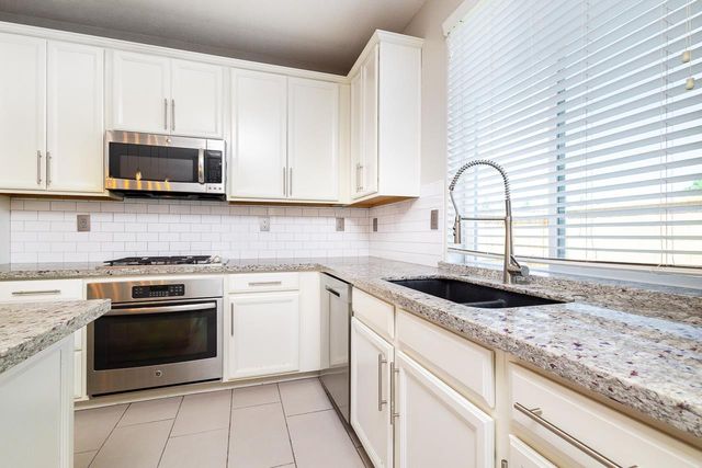 9733 Tribeca Dr, Sacramento, CA 95829