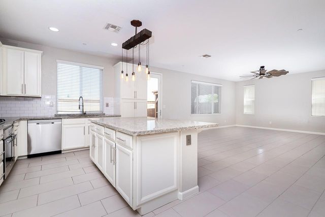 9733 Tribeca Dr, Sacramento, CA 95829