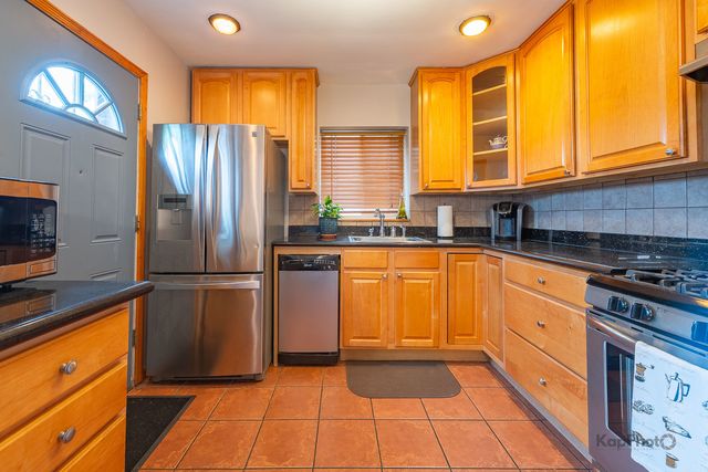 3933 W 69th Place, Chicago, IL 60629