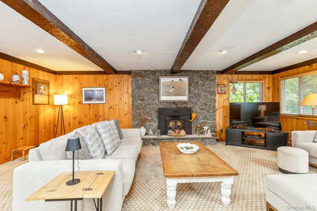 1 Valleywood Court W, Head Of The Harbor, NY 11780