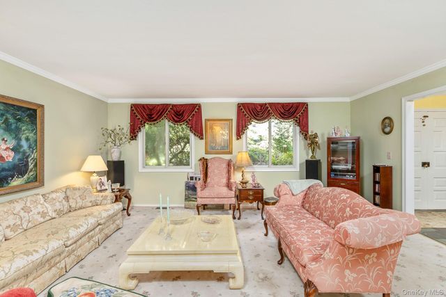1 Valleywood Court W, Head Of The Harbor, NY 11780