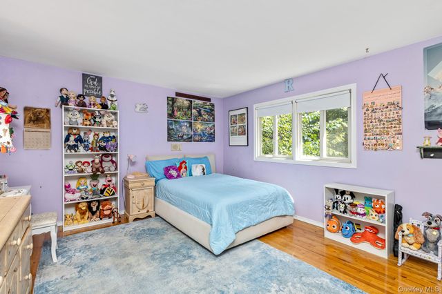 1 Valleywood Court W, Head Of The Harbor, NY 11780