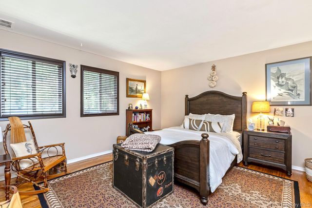 1 Valleywood Court W, Head Of The Harbor, NY 11780