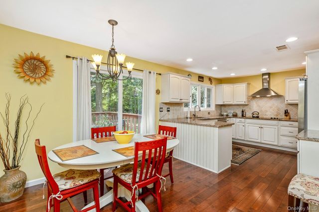 1 Valleywood Court W, Head Of The Harbor, NY 11780