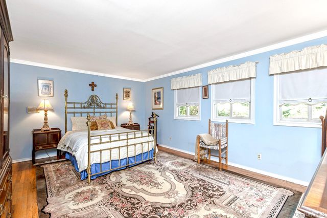 1 Valleywood Court W, Head Of The Harbor, NY 11780