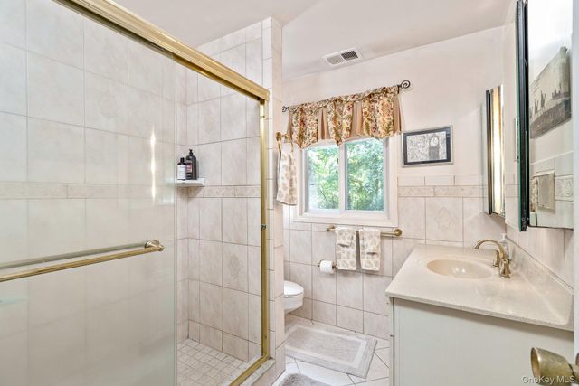 1 Valleywood Court W, Head Of The Harbor, NY 11780