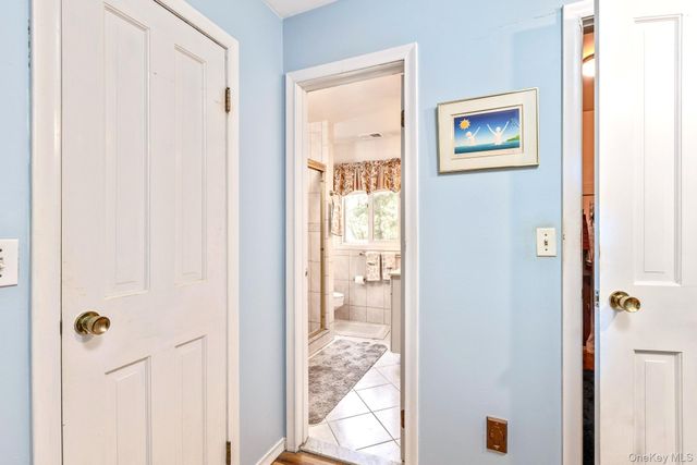 1 Valleywood Court W, Head Of The Harbor, NY 11780