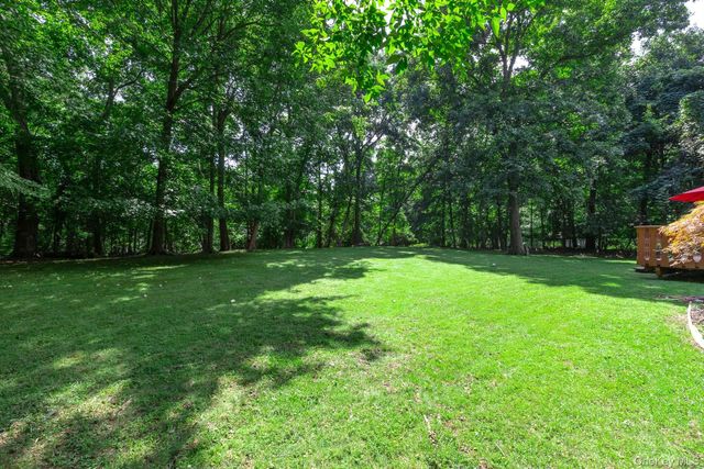 1 Valleywood Court W, Head Of The Harbor, NY 11780