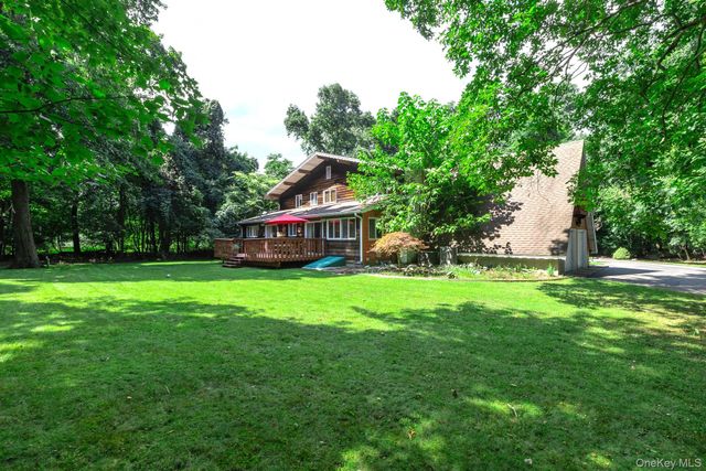 1 Valleywood Court W, Head Of The Harbor, NY 11780