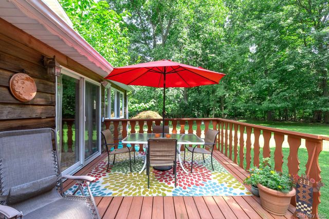 1 Valleywood Court W, Head Of The Harbor, NY 11780
