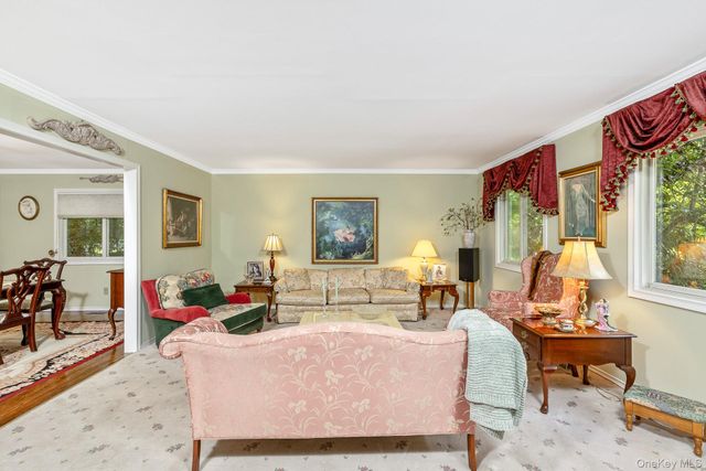 1 Valleywood Court W, Head Of The Harbor, NY 11780