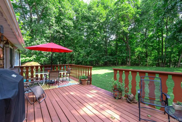 1 Valleywood Court W, Head Of The Harbor, NY 11780