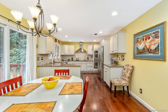 1 Valleywood Court W, Head Of The Harbor, NY 11780