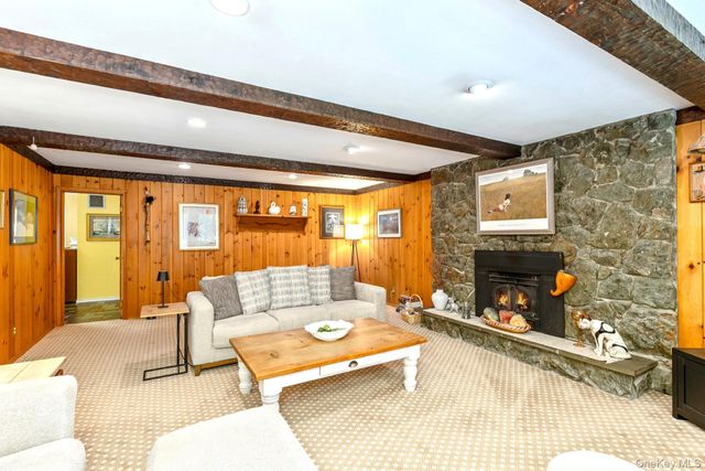 1 Valleywood Court W, Head Of The Harbor, NY 11780