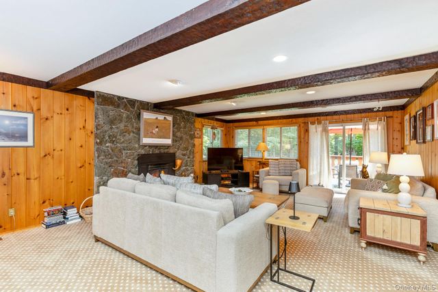 1 Valleywood Court W, Head Of The Harbor, NY 11780