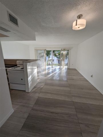 7360 SW 82nd St E202, Miami, FL 33143
