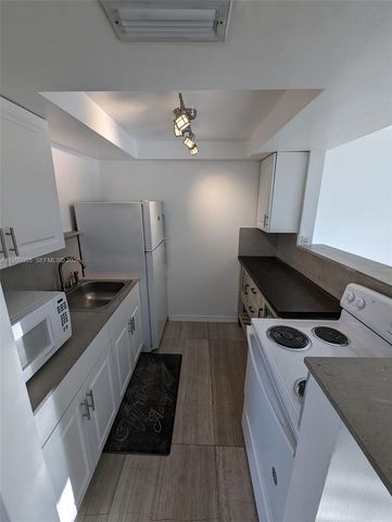 7360 SW 82nd St E202, Miami, FL 33143