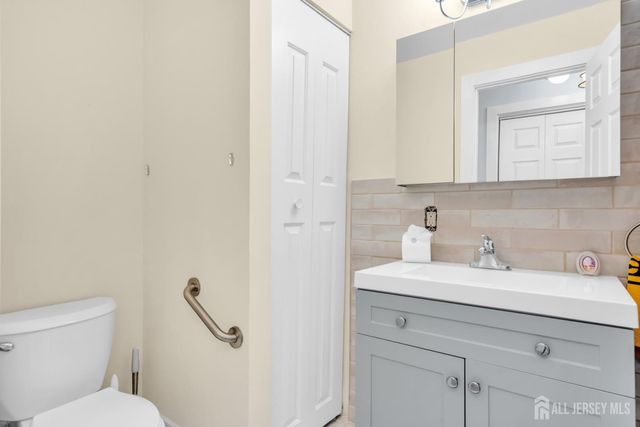 1 Truro Drive F, Monroe, NJ 08831