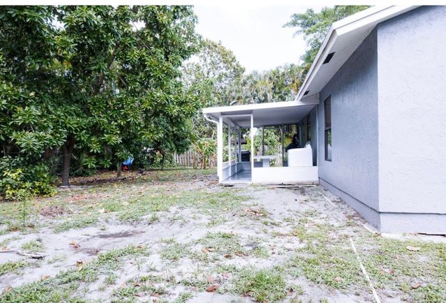 5437 Greenwood Drive, Delray Beach, FL 33484