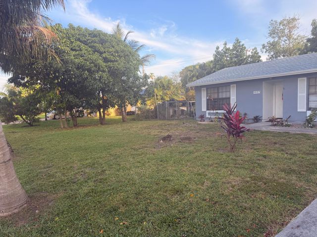 5437 Greenwood Drive, Delray Beach, FL 33484
