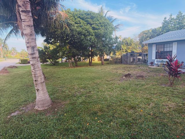 5437 Greenwood Drive, Delray Beach, FL 33484